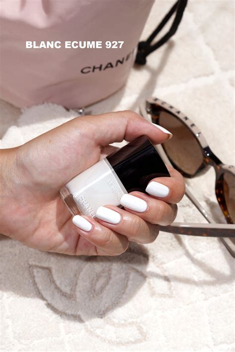 chanel blanc ecume nail polish|Chanel le vernis nails.